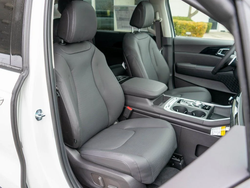 New 2026 Snow White Pearl Kia SX Prestige image 9