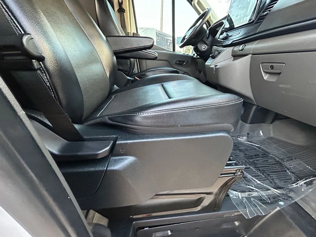 Used 2022 Oxford White Ford Base image 24