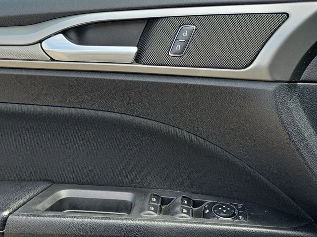 Used 2019 Magnetic Ford SE image 19