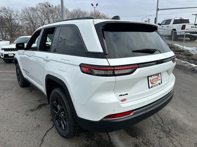 New 2026 Bright White Clear-Coat Exterior Paint Jeep Laredo Altitude image 7