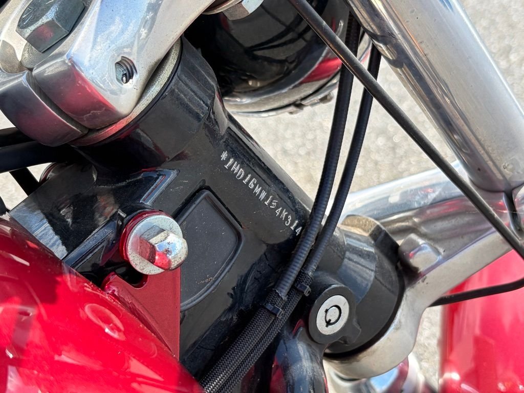Used 2004 Red Harley-Davidson  image 18