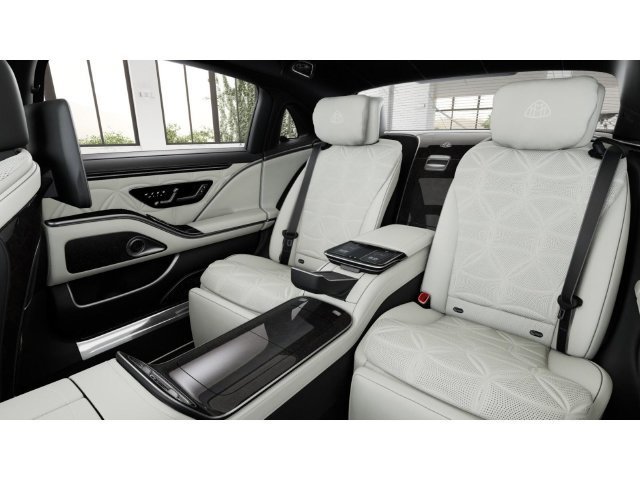 New 2027 MANUFAKTUR Moonlight White Metallic Mercedes-Benz S 580 image 6