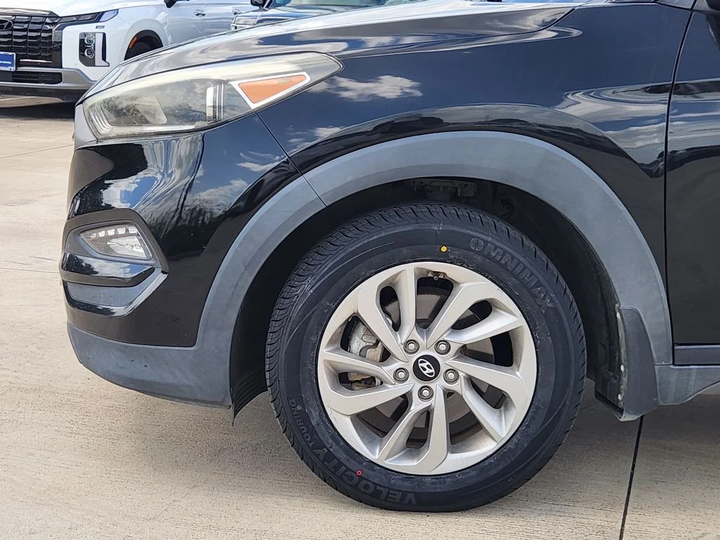 Used 2016 Ash Black Hyundai SE image 10