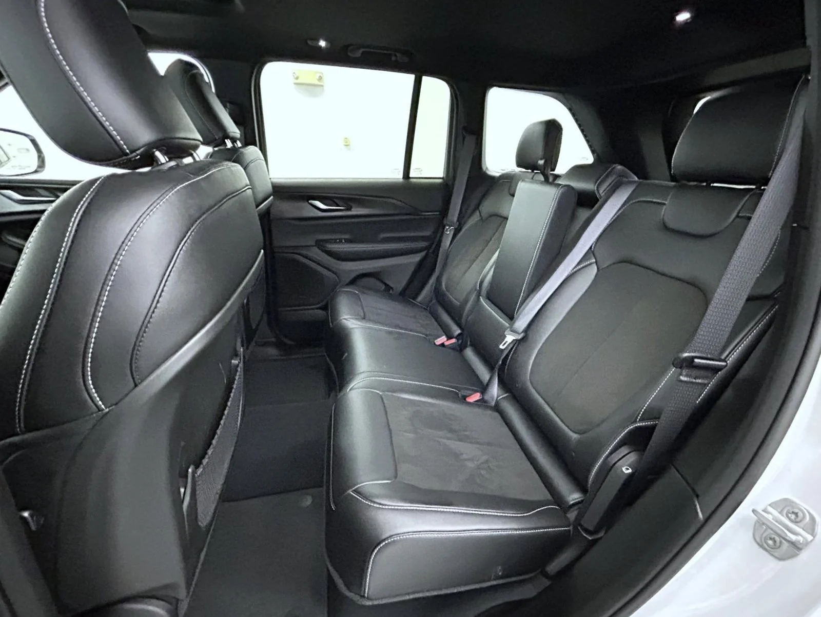 Used 2023 White Jeep Altitude X image 19