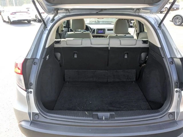 Used 2019 Lunar Silver Metallic Honda LX image 9