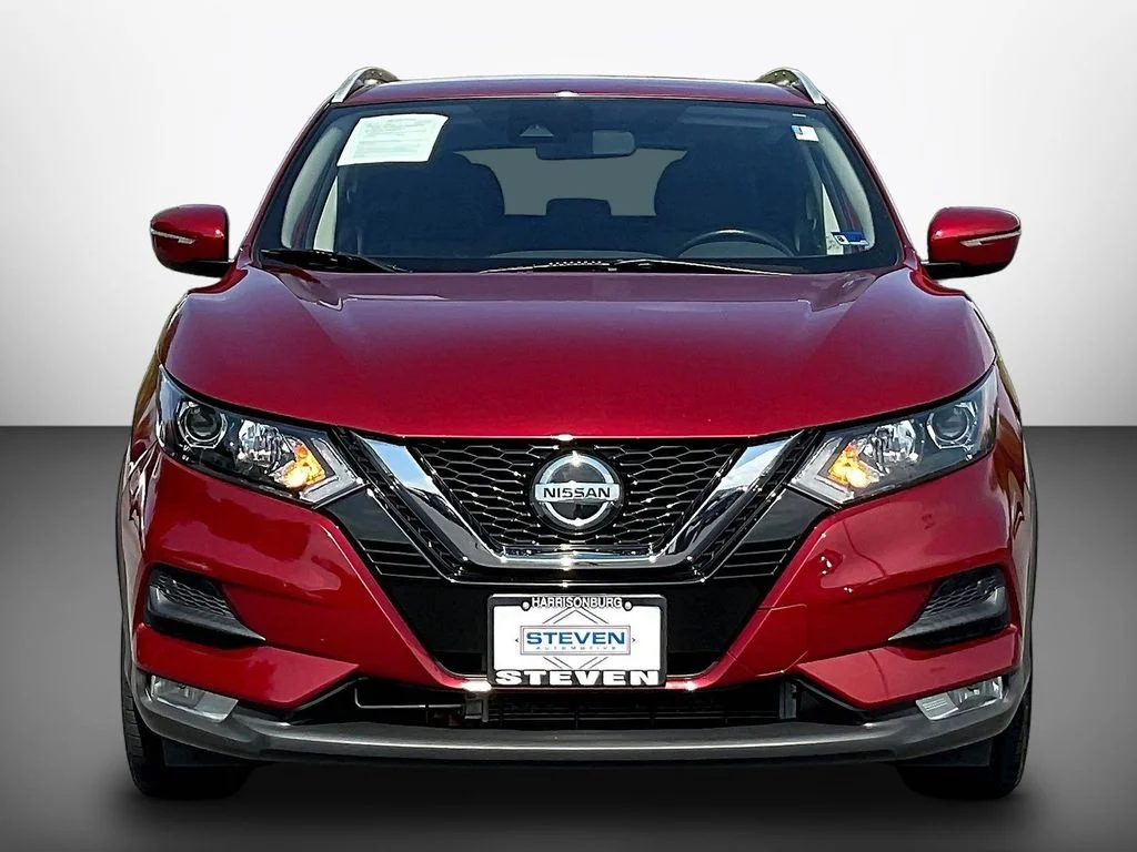 Used 2021 Scarlet Nissan SV image 2