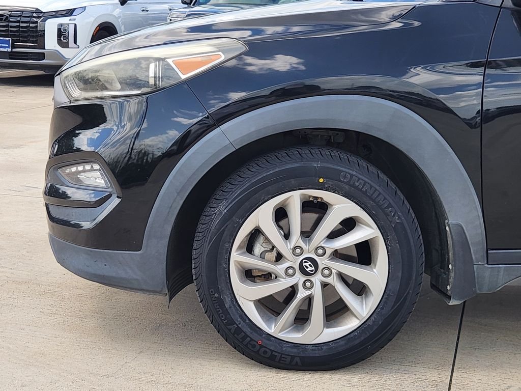 Used 2016 Ash Black Hyundai SE image 10