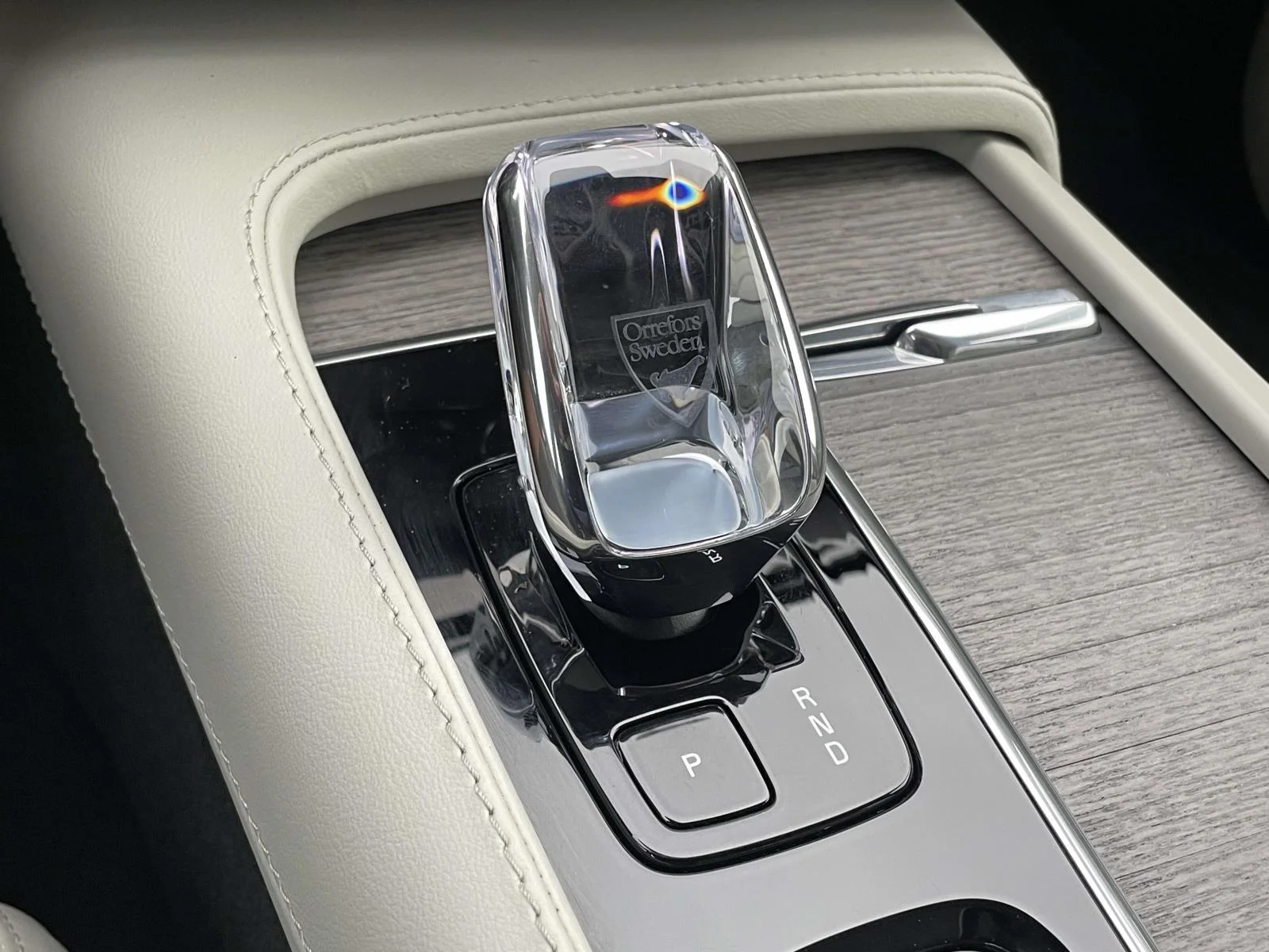 Used 2024 Crystal White Metallic Volvo Ultimate Bright Theme image 20
