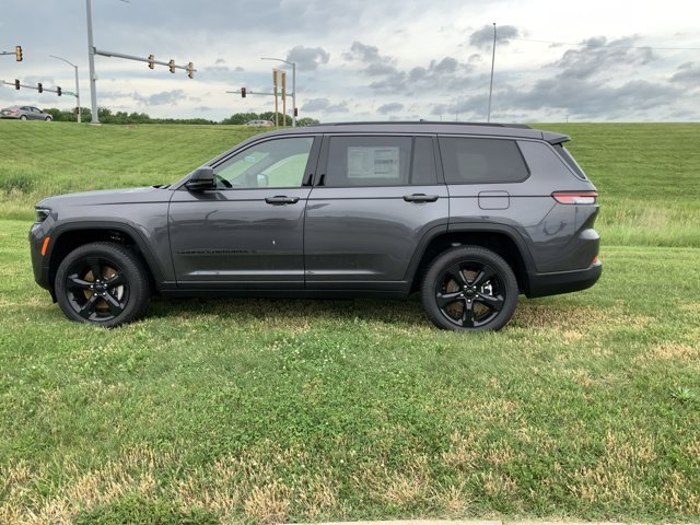 New 2026 Baltic Gray Metallic Clear-Coat Exterior Paint Jeep Limited image 2