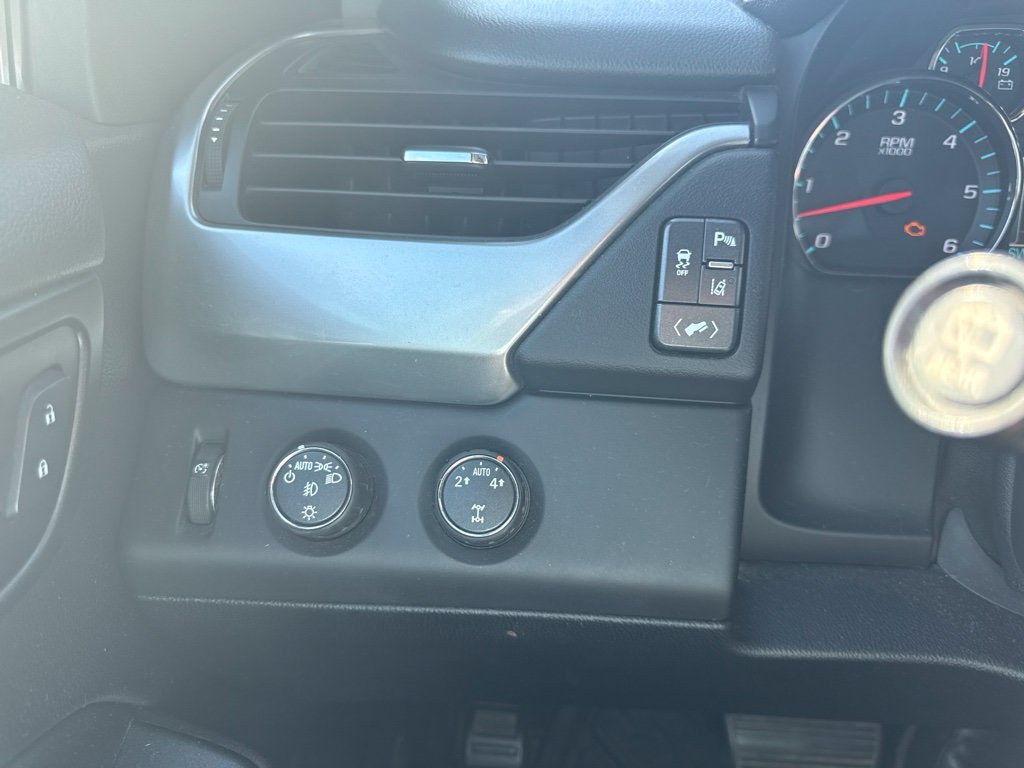 Used 2015 White Chevrolet LT image 11