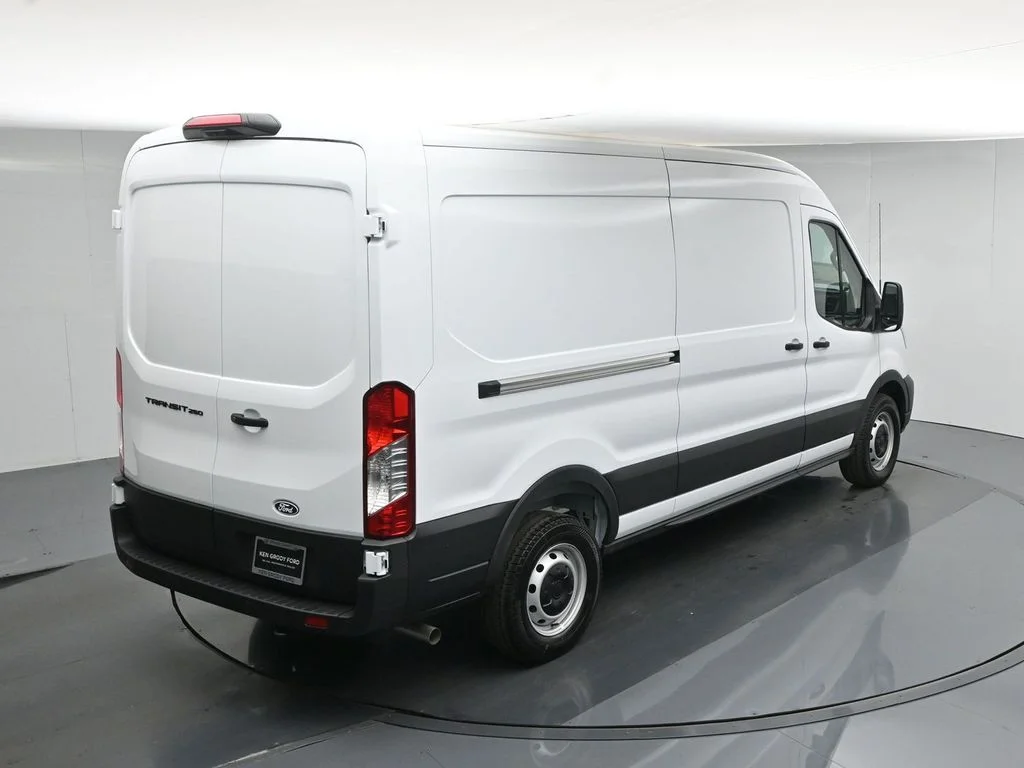 New 2026 Oxford White Ford Base image 32