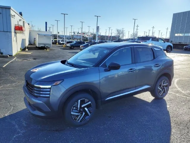 Used 2025 Gray Nissan SV image 8