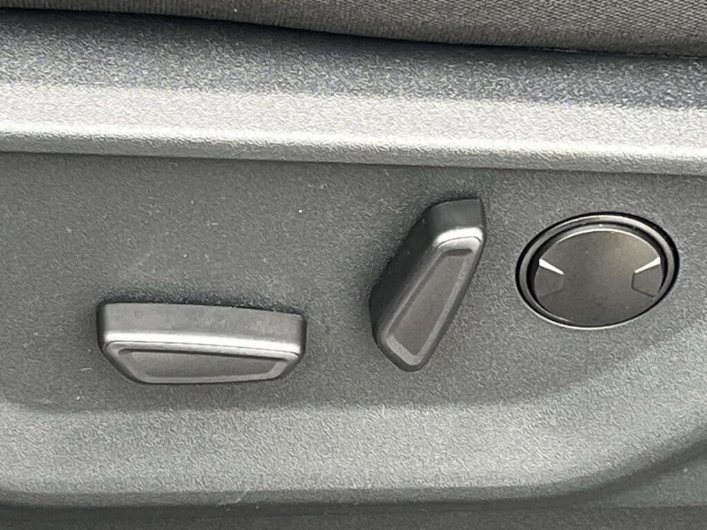 New 2026 Agate Black Metallic Ford XLT image 16