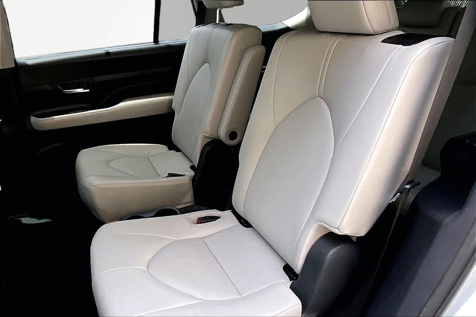 Used 2024 Wind Chill Pearl Toyota XLE image 21