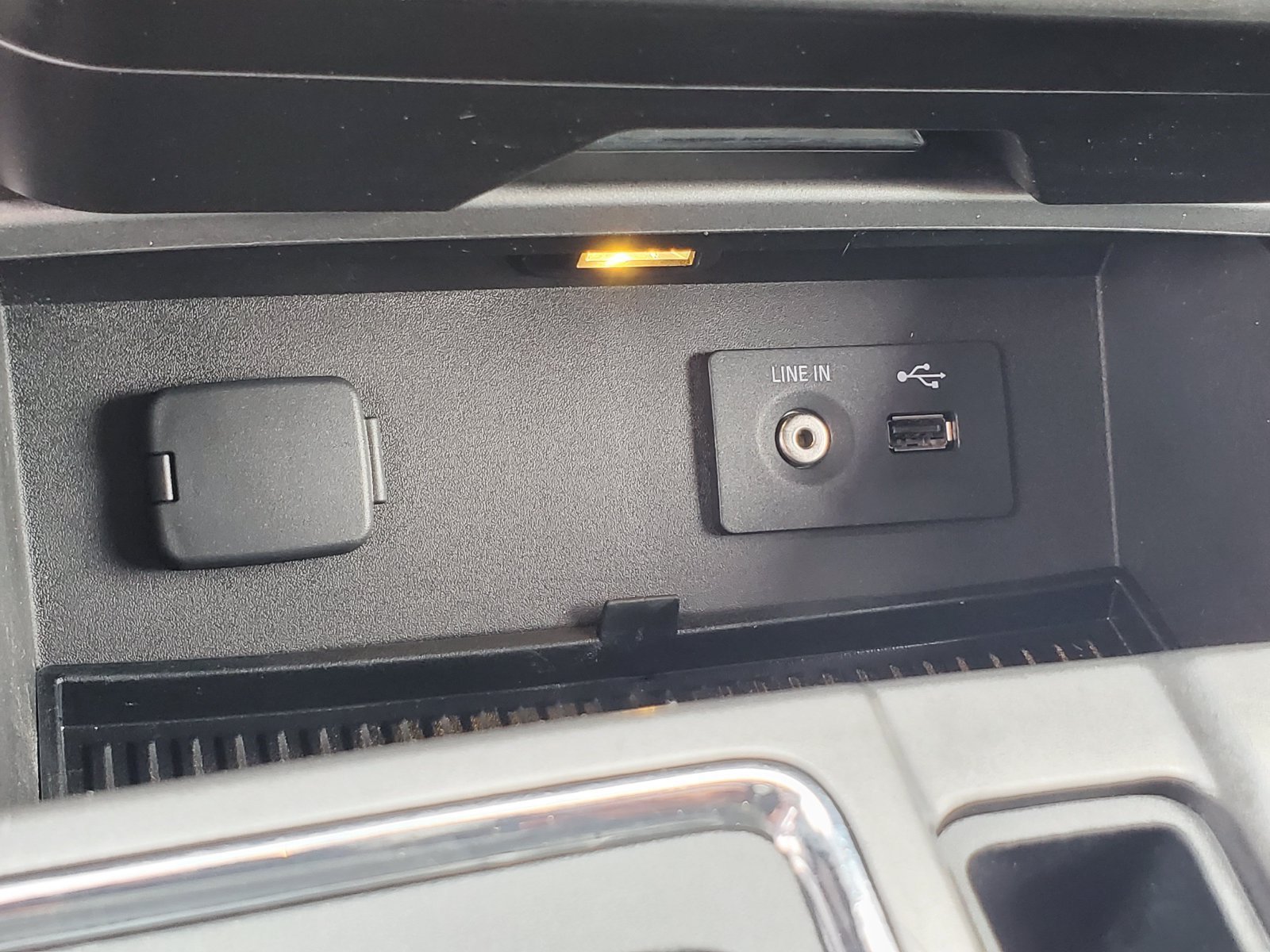 Used 2015 Red Ford XLT image 26