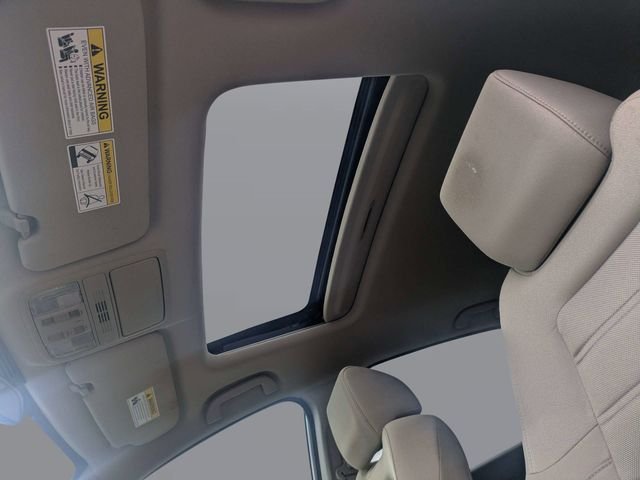 Used 2022 White Honda EX image 21