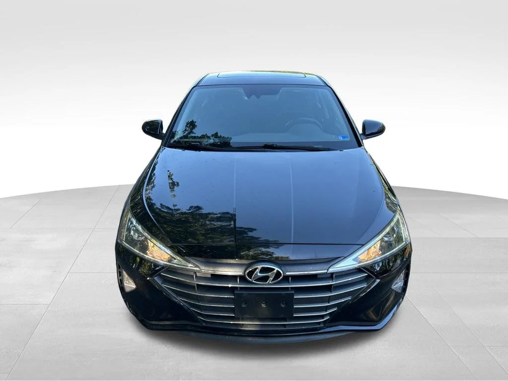 Used 2019 Black Hyundai Value Edition image 9