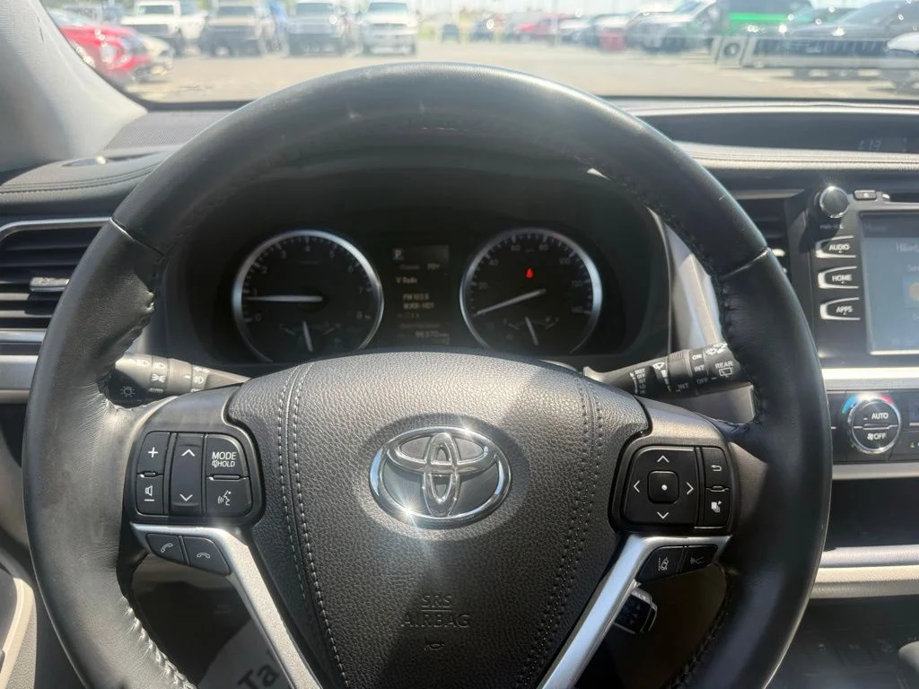 Certified Used 2019 Blizzard Pearl Toyota XLE image 19