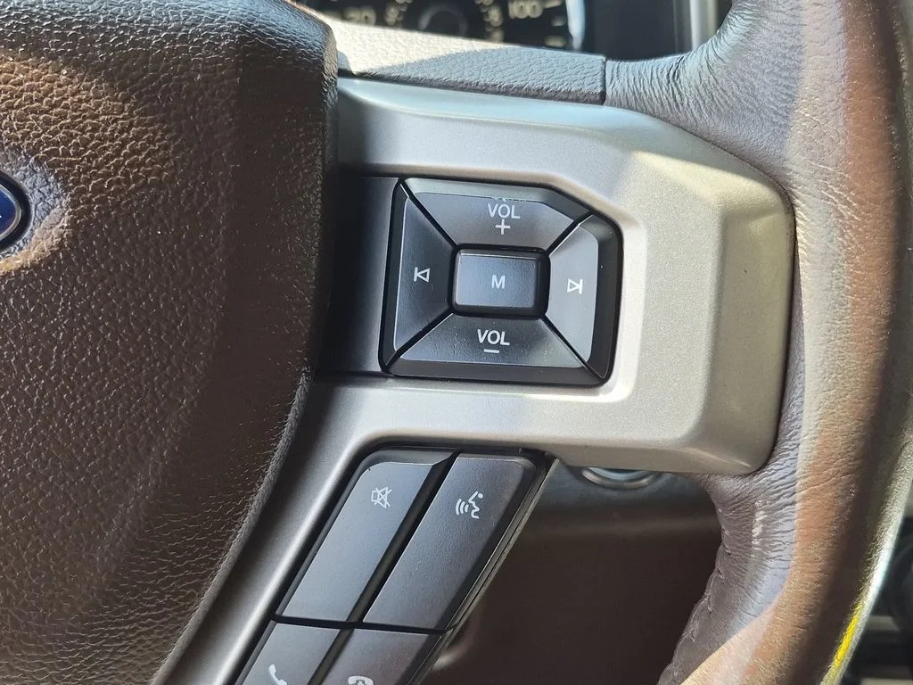 Used 2016  Ford King Ranch image 18