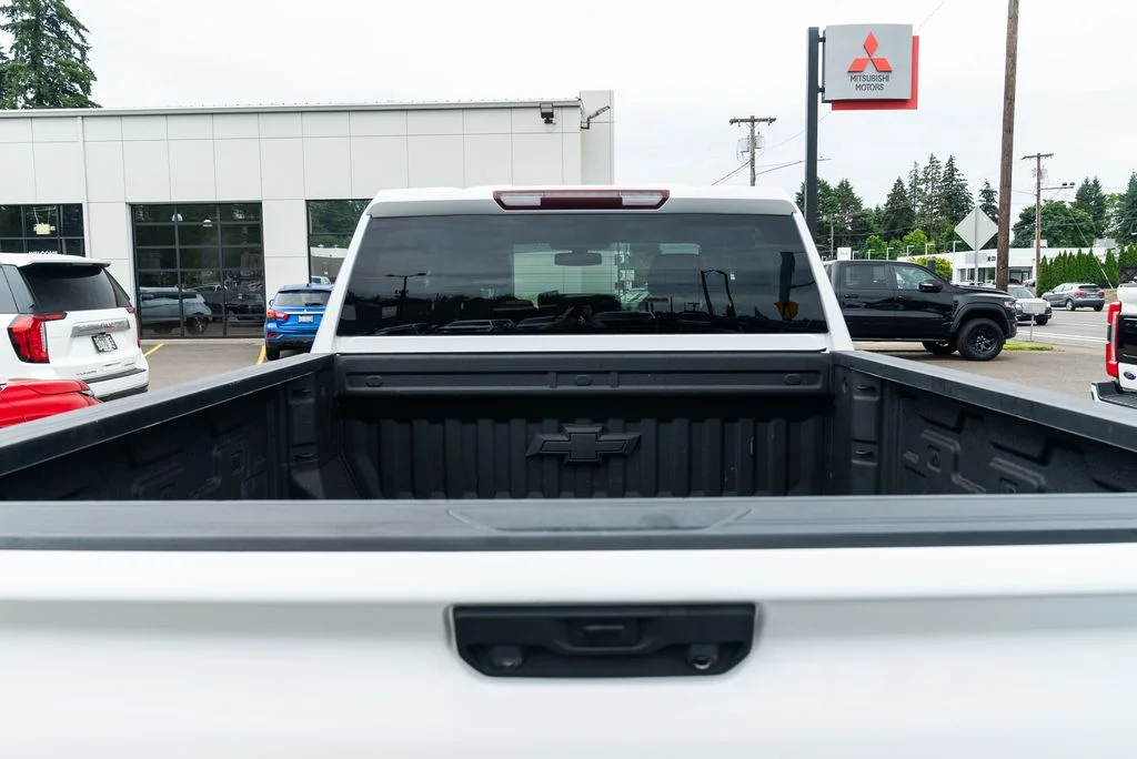 Used 2021 White Chevrolet LT image 7