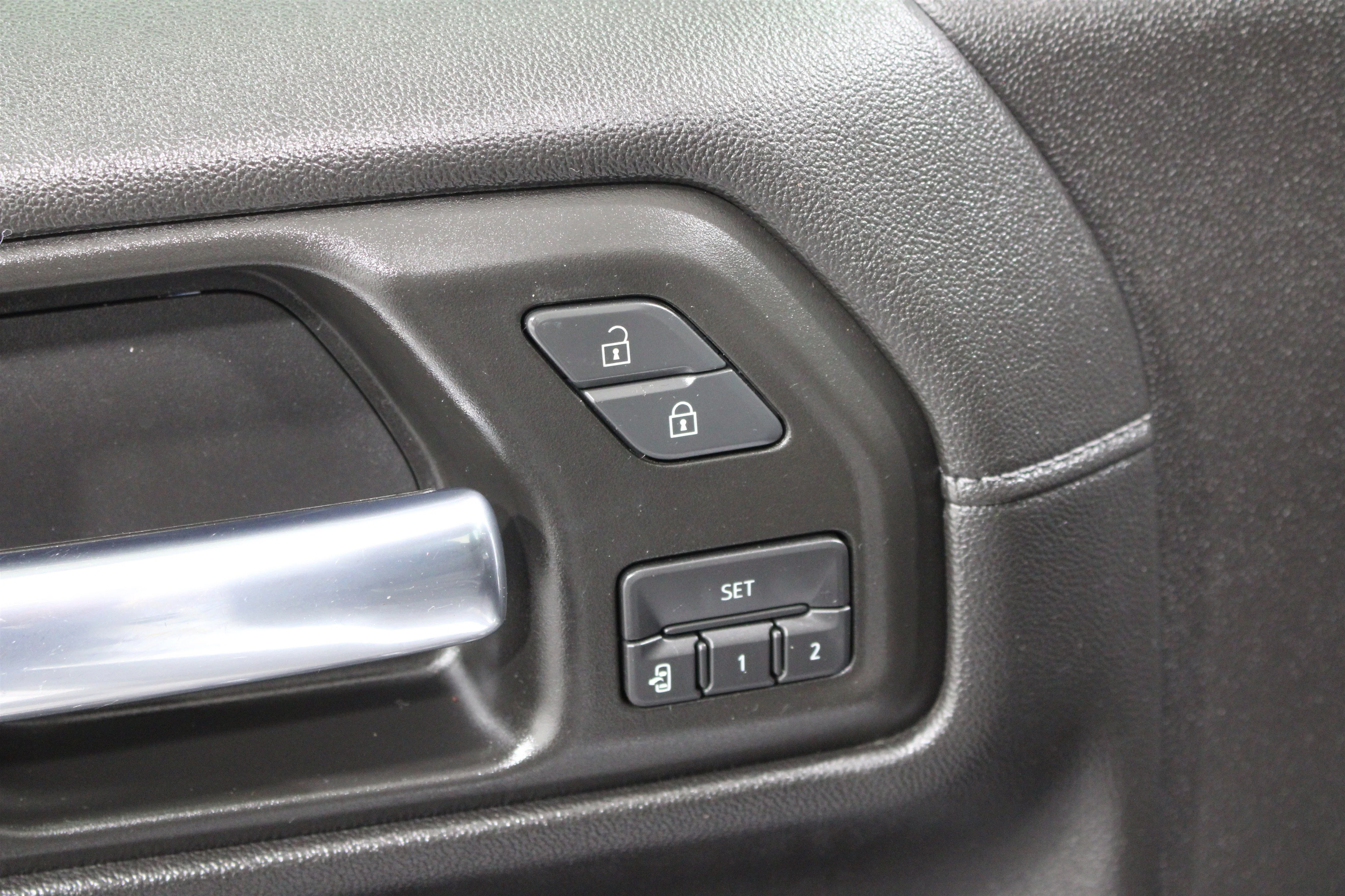 2020 Chevrolet Silverado 1500 LTZ - Photo 8
