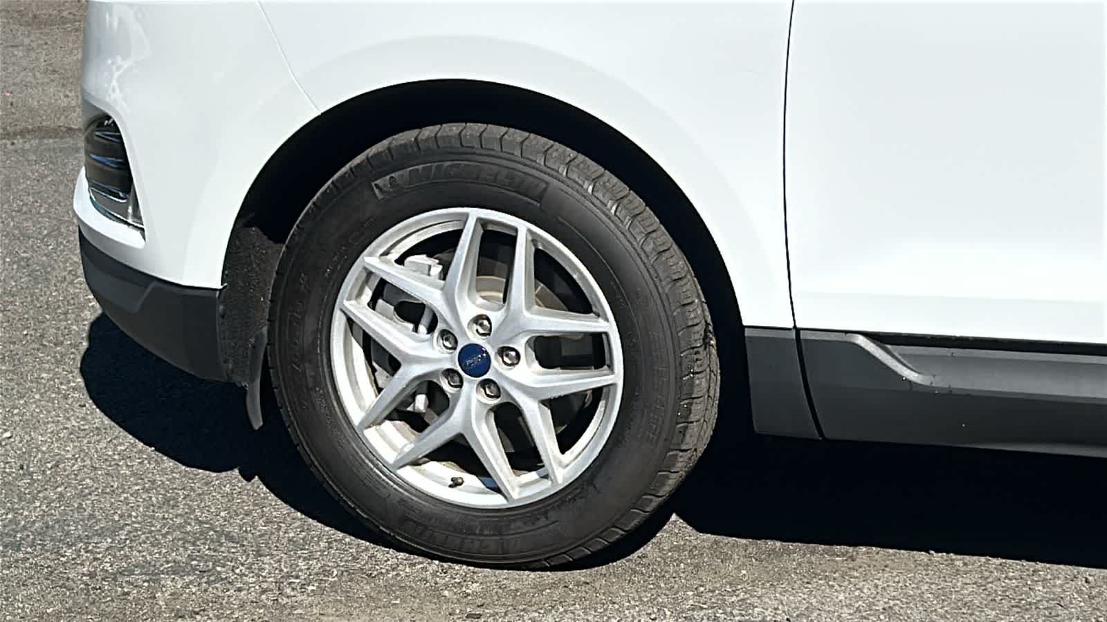 Used 2021 Oxford White Ford SEL image 9