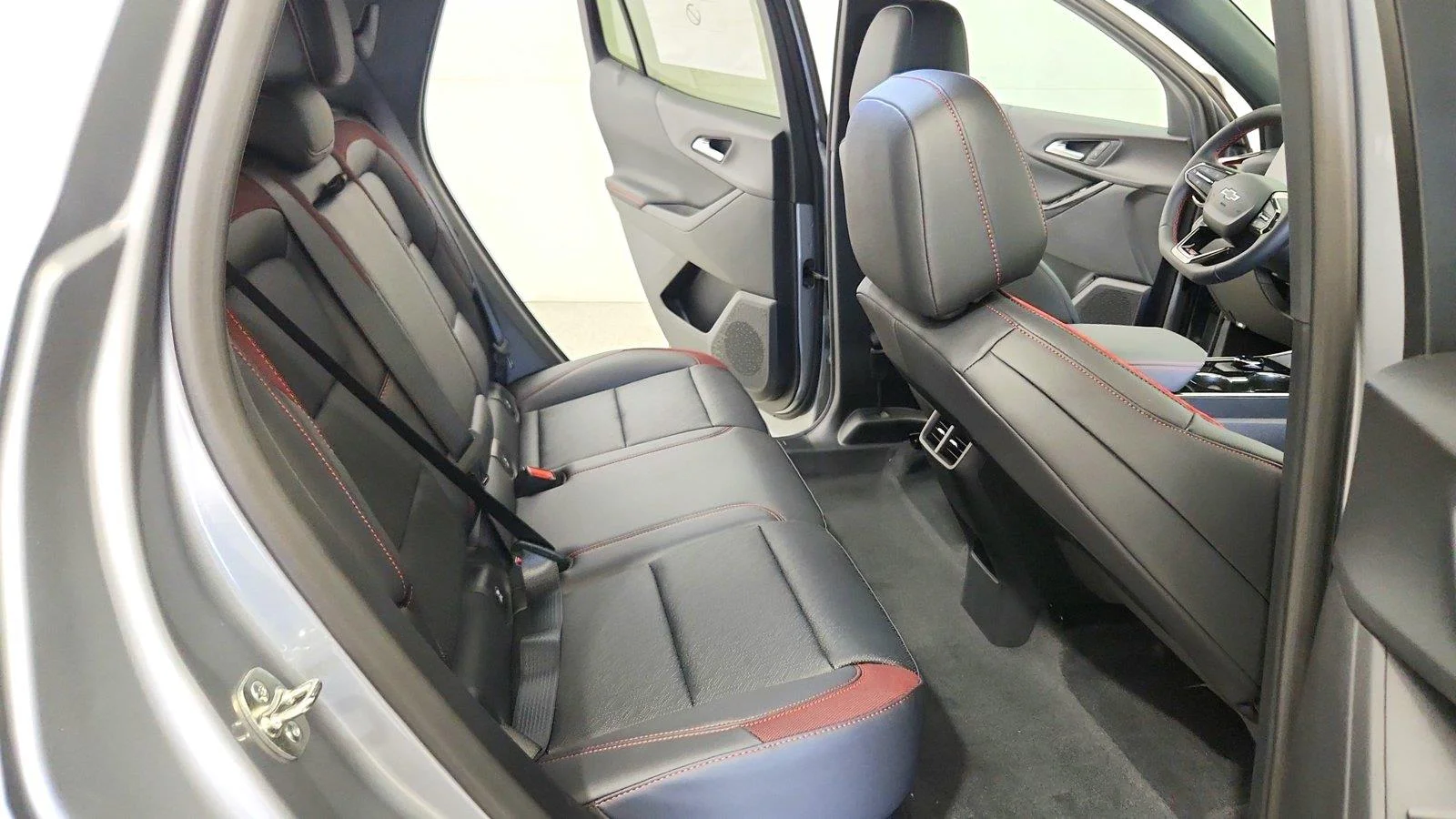 2027 Chevrolet Equinox RS - Photo 27