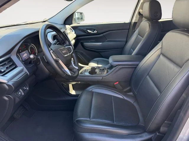 Used 2023  GMC SLT image 9