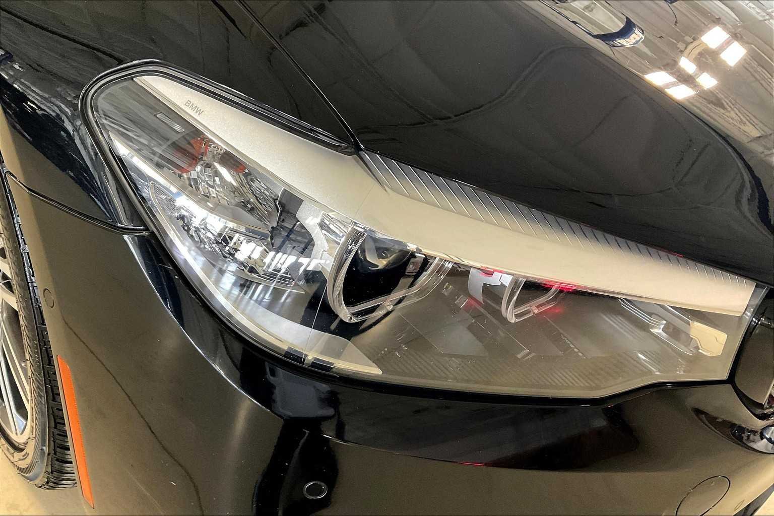 Used 2019 Black Sapphire Metallic BMW 530e iPerformance image 25