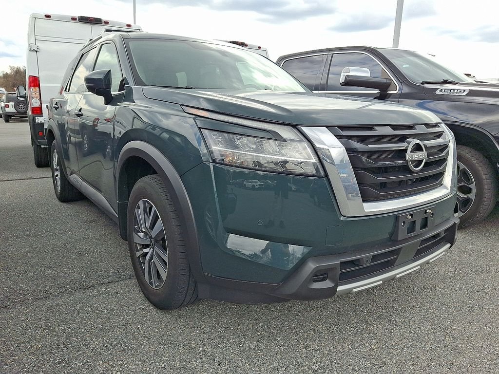 2023 Nissan Pathfinder SL