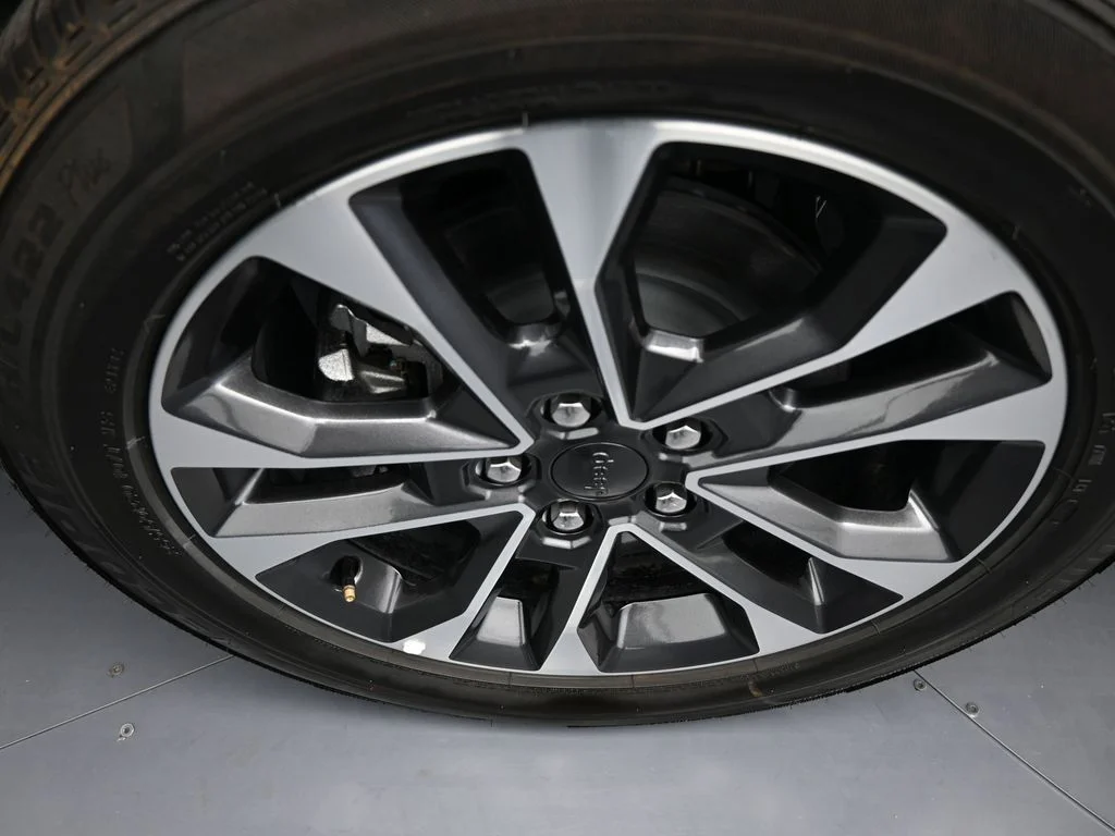 Used 2024 Baltic Gray Metallic Clearcoat Jeep Overland image 47