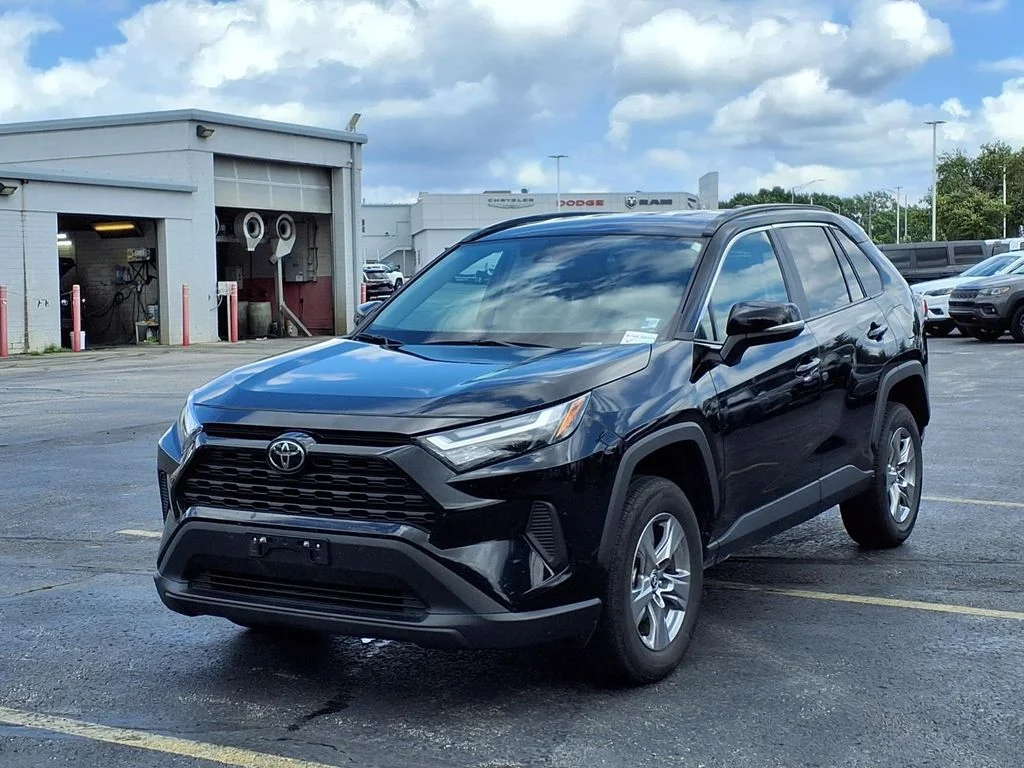 Used 2025 Toyota RAV4 XLE with VIN 2T3W1RFV6SW373766 for sale in Kansas City