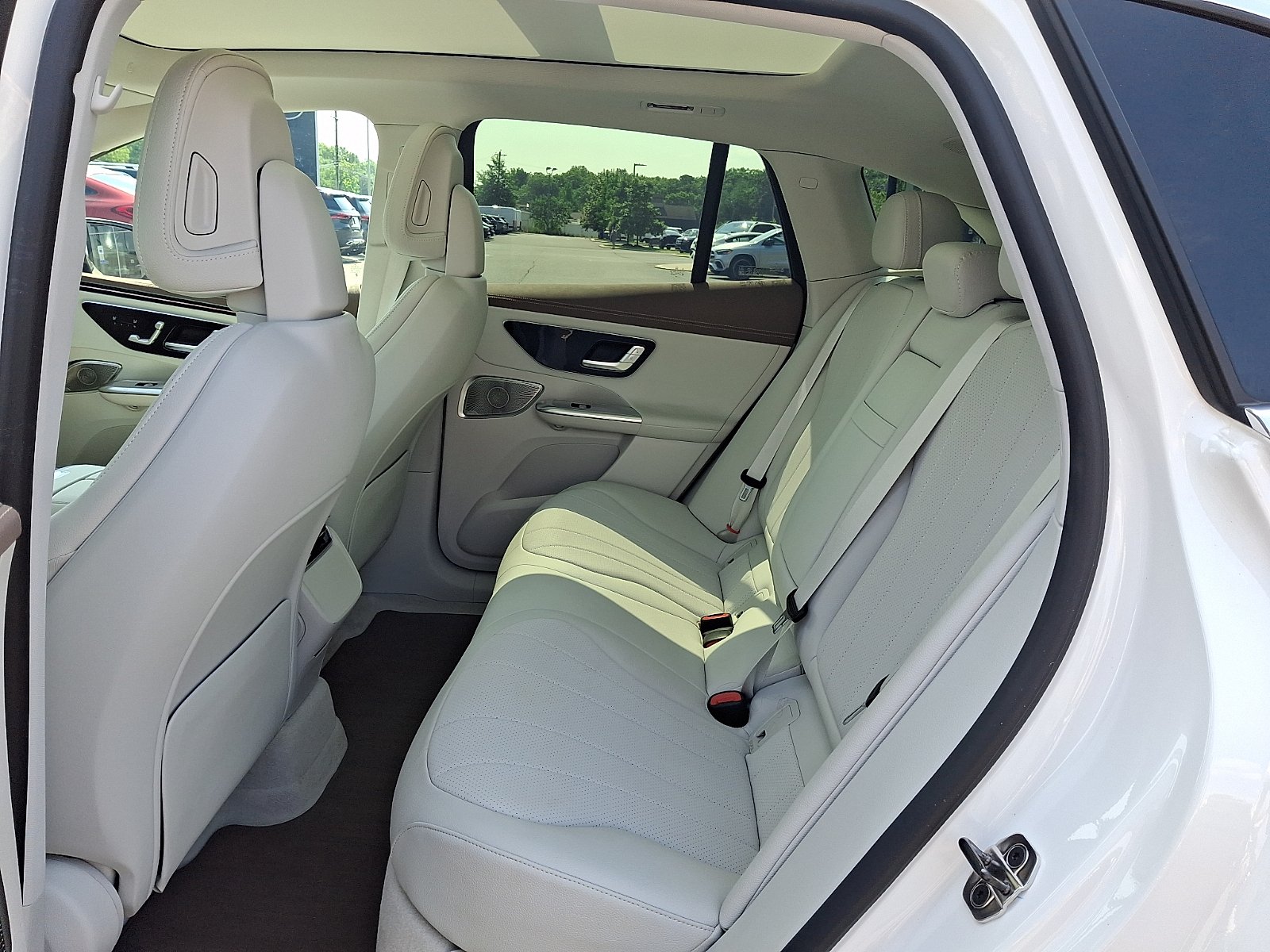 Certified Used 2023 Polar White Mercedes-Benz 4MATIC® image 10