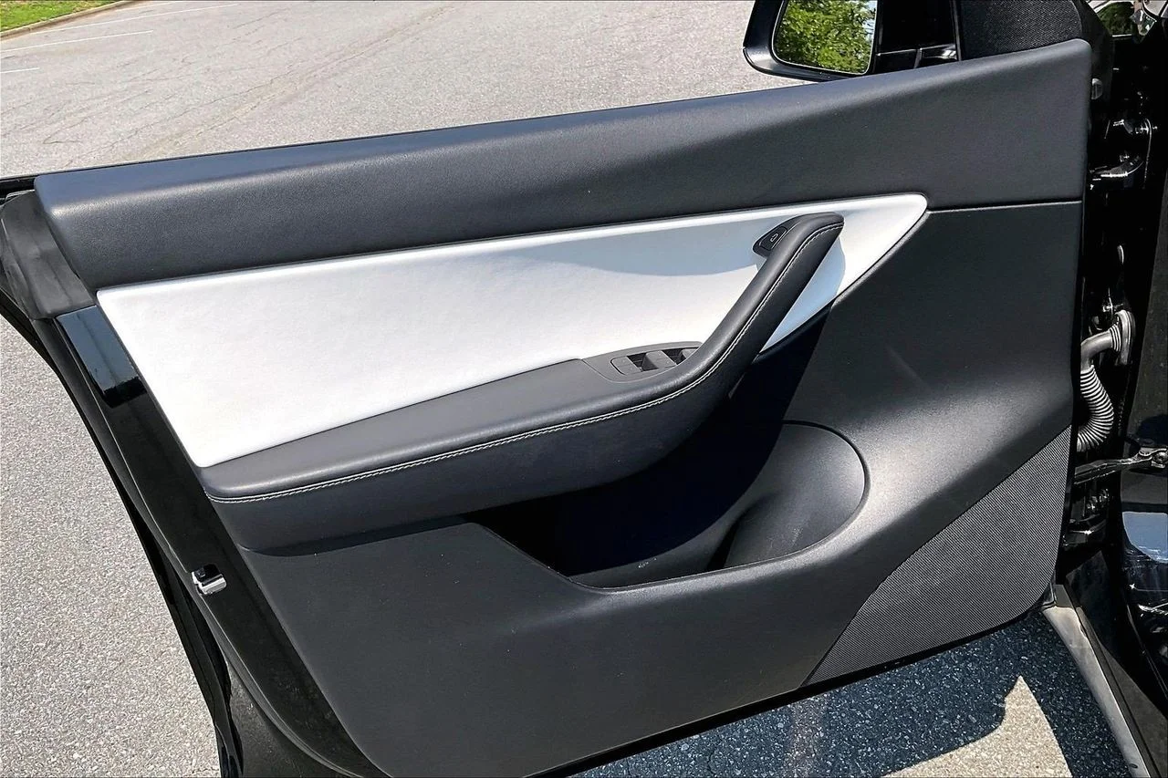 Used 2022  Tesla Long Range image 28