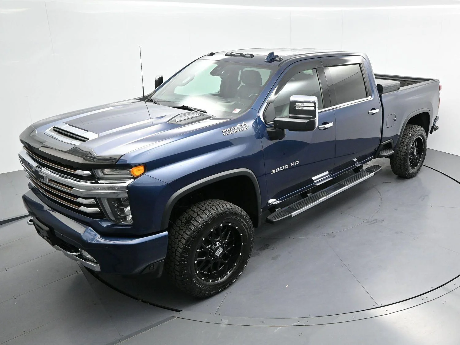 Used 2020 NORTHSKY BLUE METALLIC Chevrolet High Country image 41