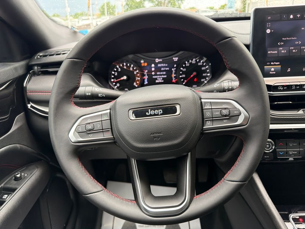 Used 2025 Silver Zynith Metallic Clearcoat Jeep Trailhawk image 17