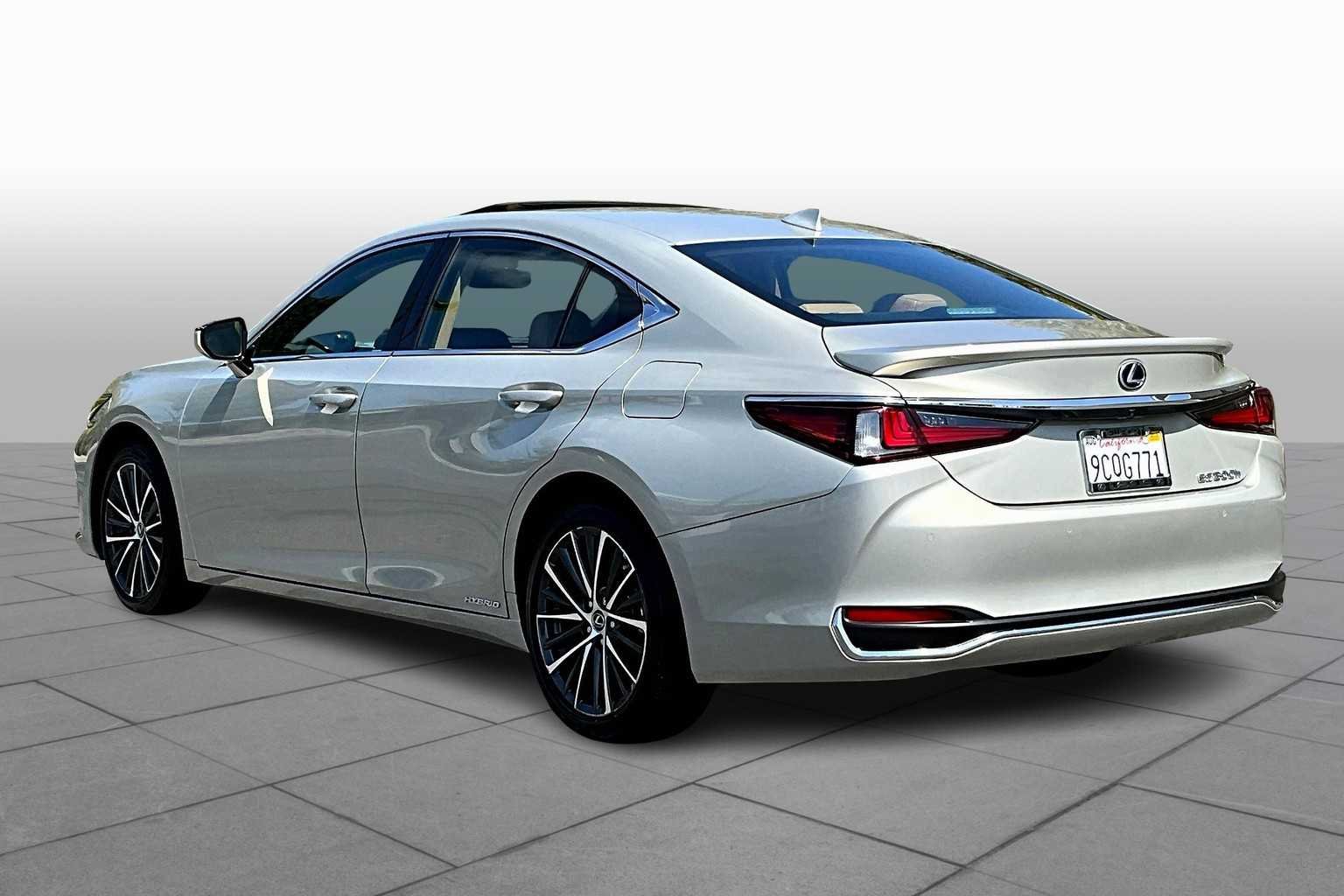 Certified Used 2022 MOONBEAM BEIGE MET. Lexus  image 11