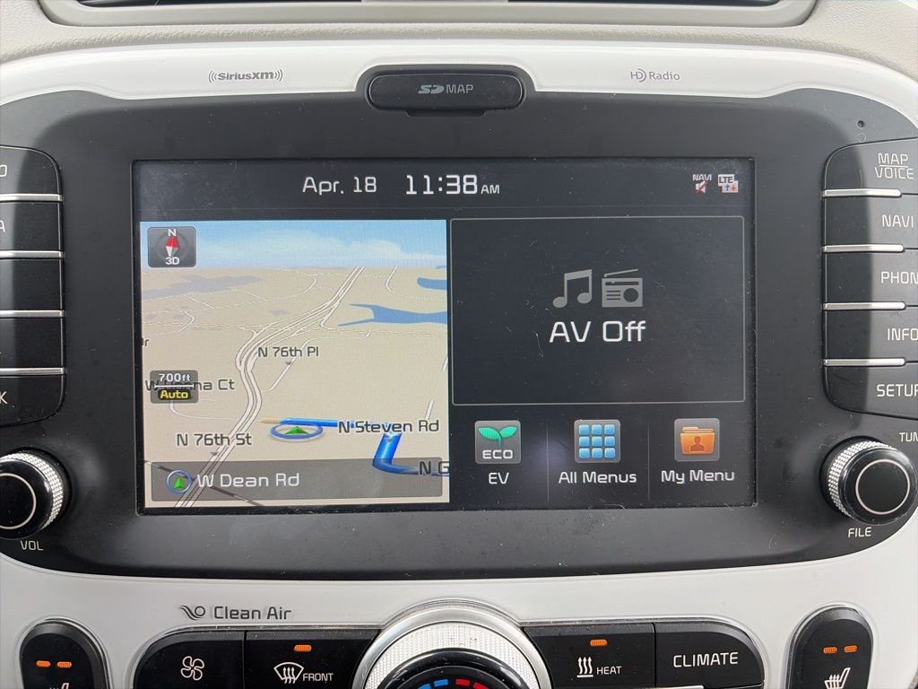 Used 2017 White Kia Base image 24