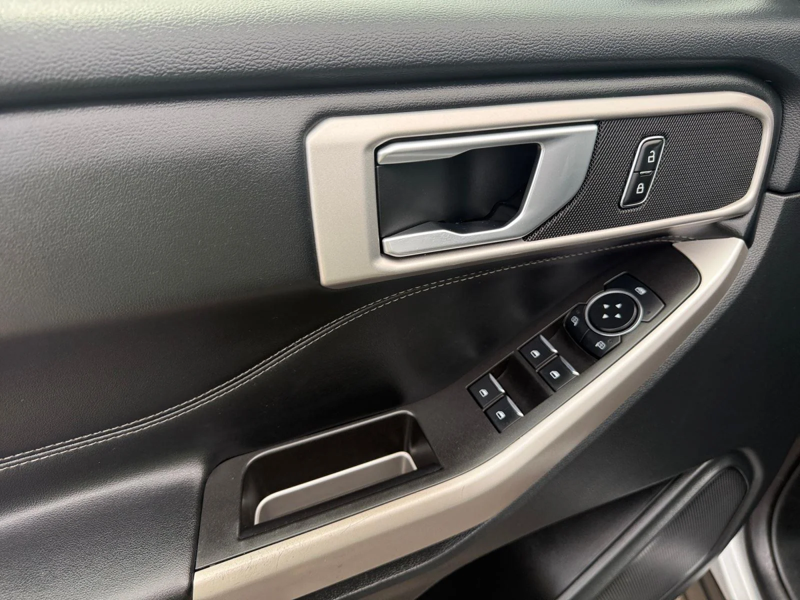 Used 2023 Iconic Silver Ford XLT image 11