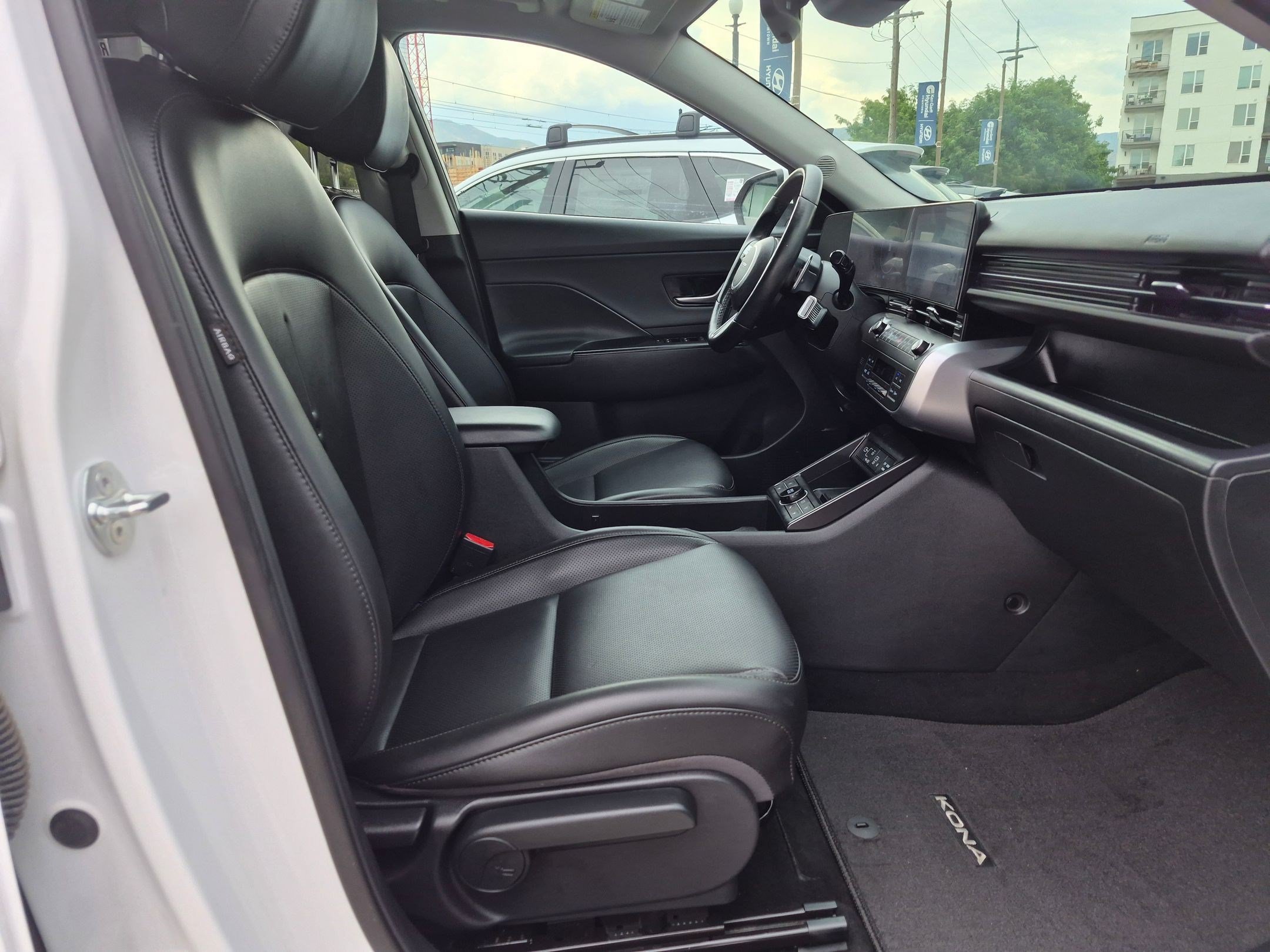 Certified Used 2024 Atlas White Hyundai Limited image 31