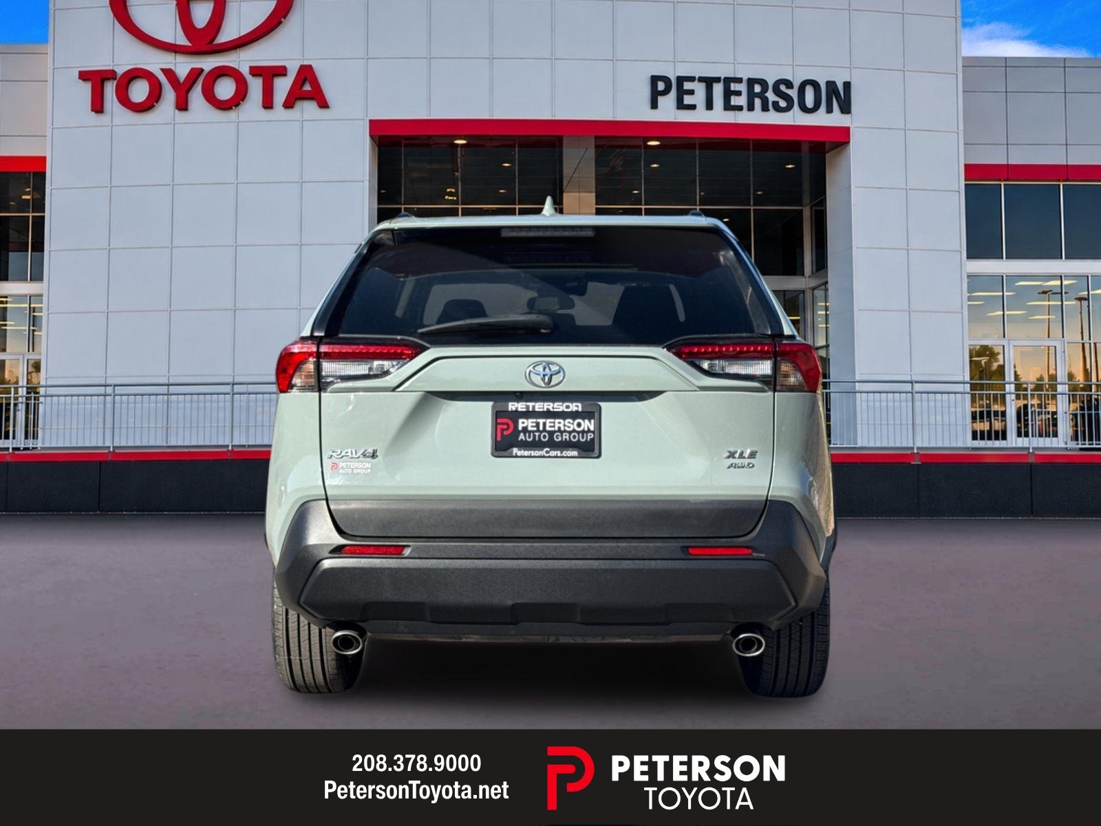 Used 2023  Toyota XLE Premium image 4