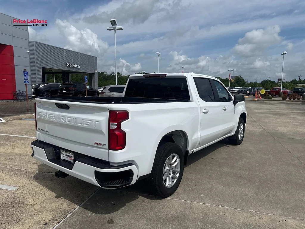 Used 2026 Summit White Chevrolet RST image 7