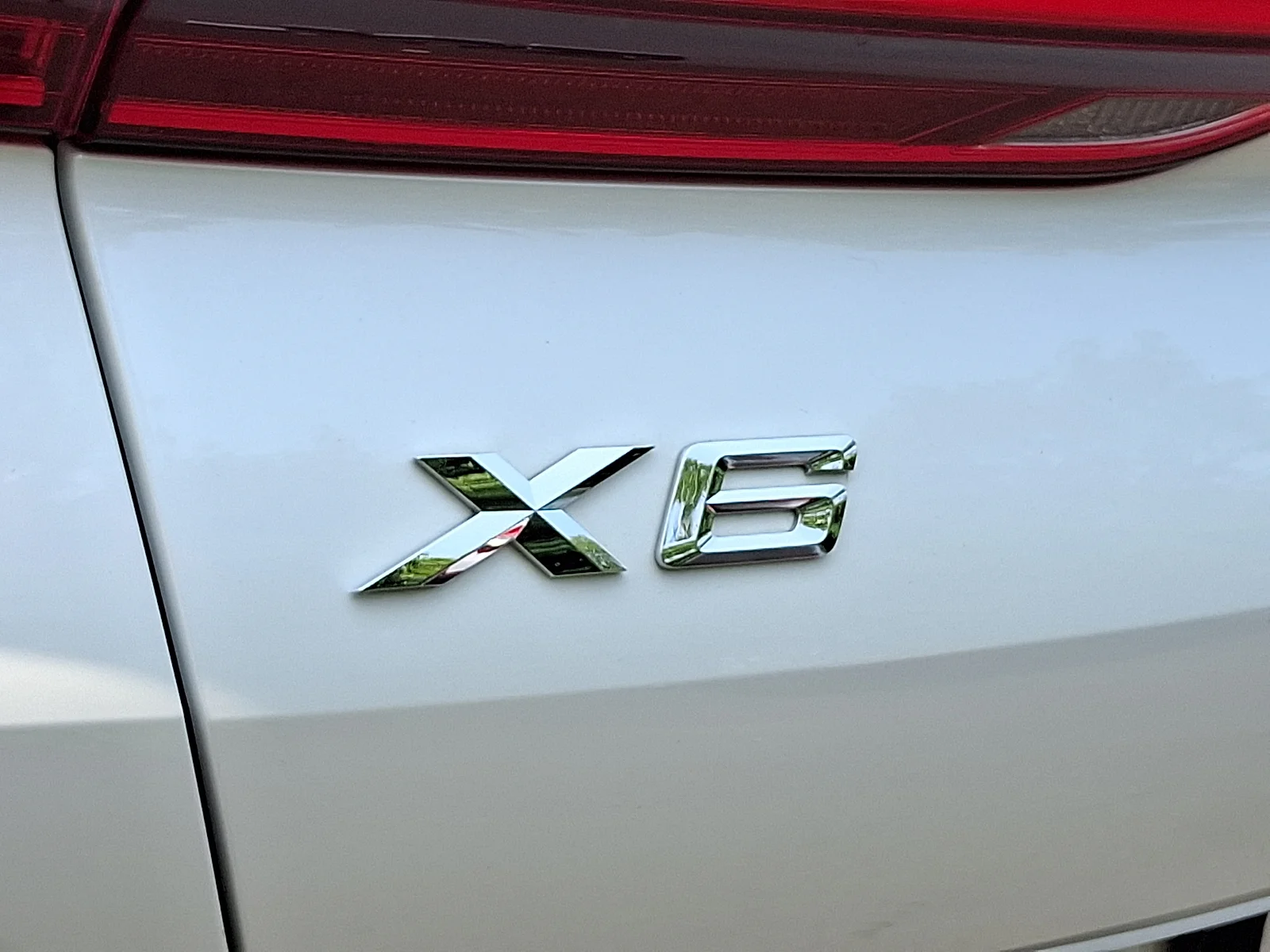 Used 2024 Mineral White Metallic - A96 BMW xDrive40i image 29