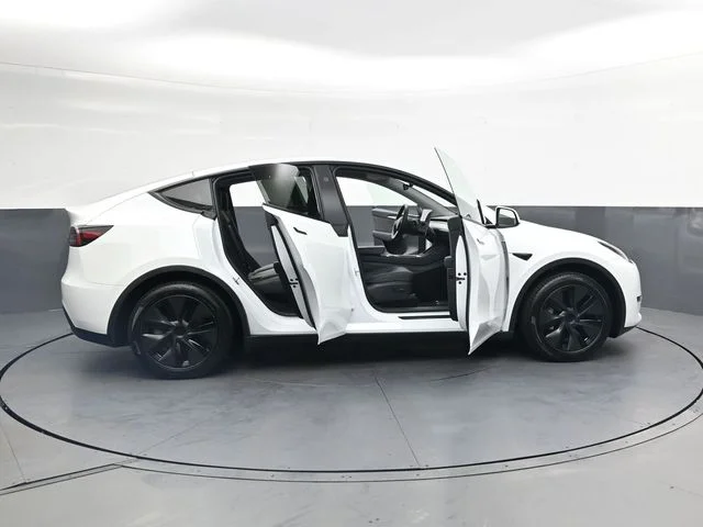 Used 2025  Tesla Long Range image 38