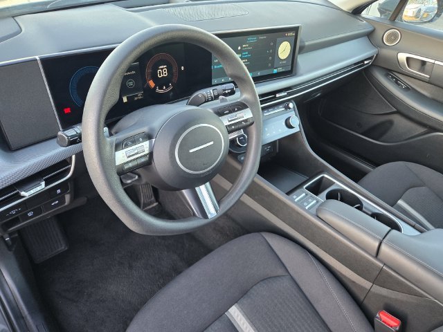 Used 2025 Gray Hyundai SEL image 10