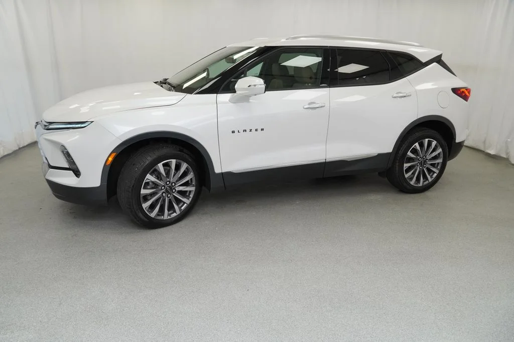 Used 2025 Beige Chevrolet Premier image 3