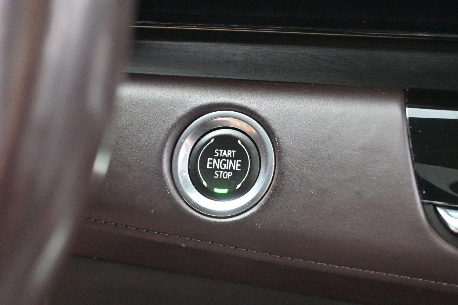 Used 2021 Crystal White Tricoat Cadillac Sport Platinum image 29