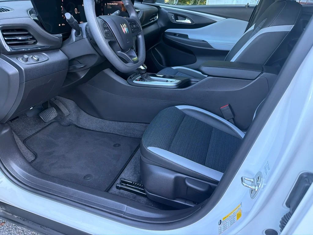 Used 2025 White Buick Preferred image 9