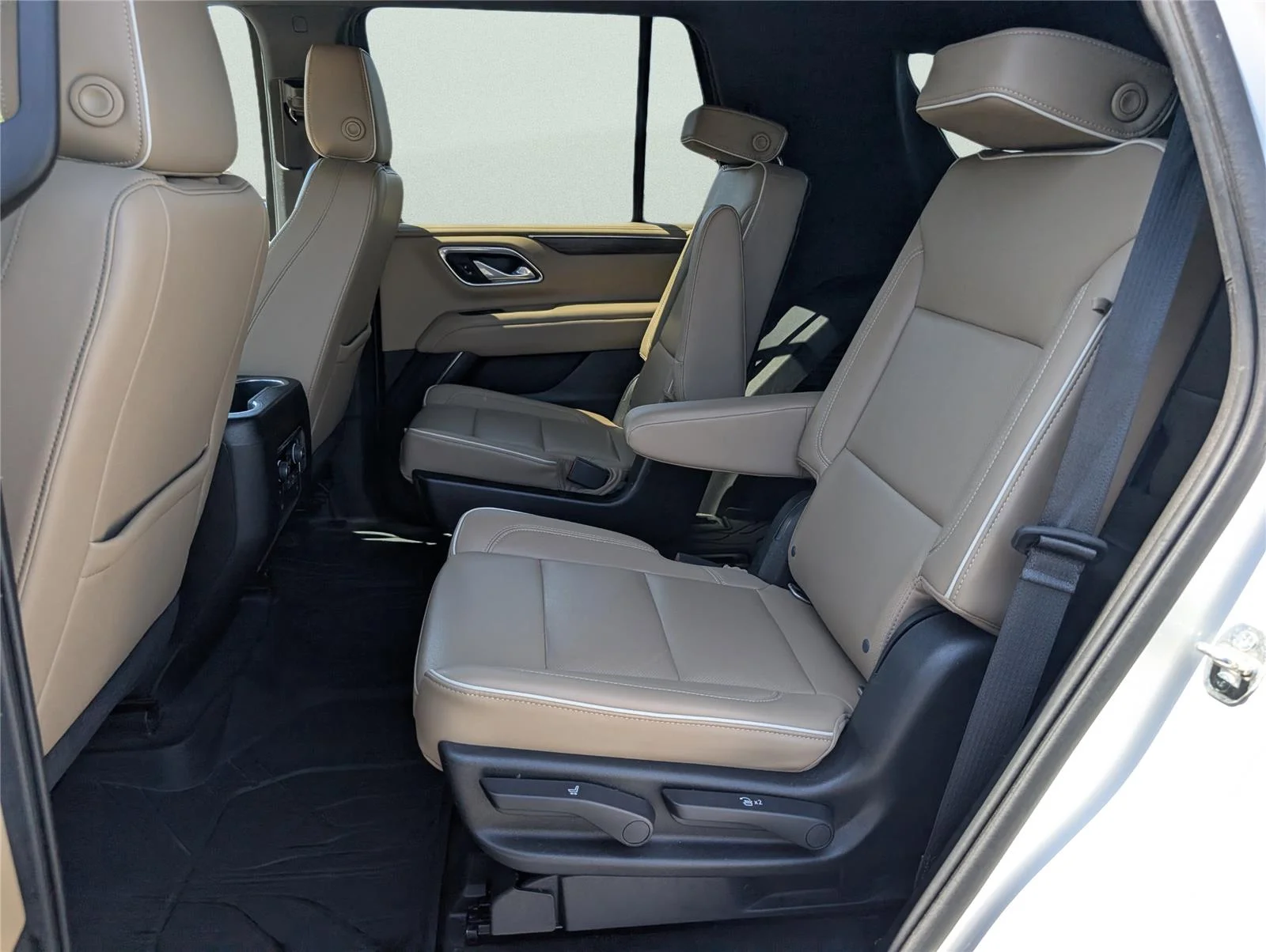 Used 2021 Iridescent Pearl Tricoat Chevrolet Premier image 31