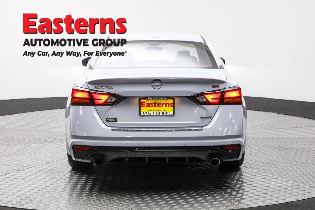 Used 2023 Gray Nissan 2.0 SR image 6
